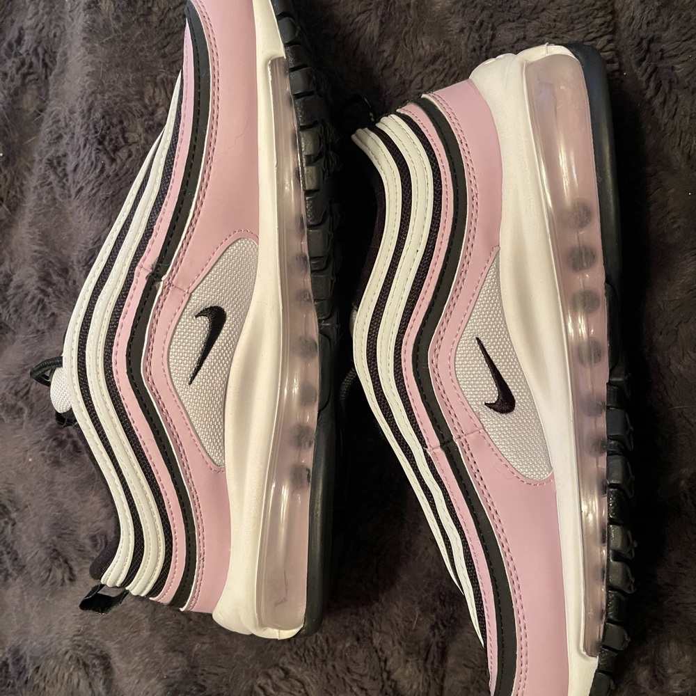 Nike air max!